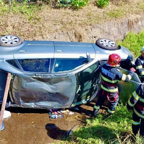 Accident rutier în județul Argeș: mașină răsturnată în Costești