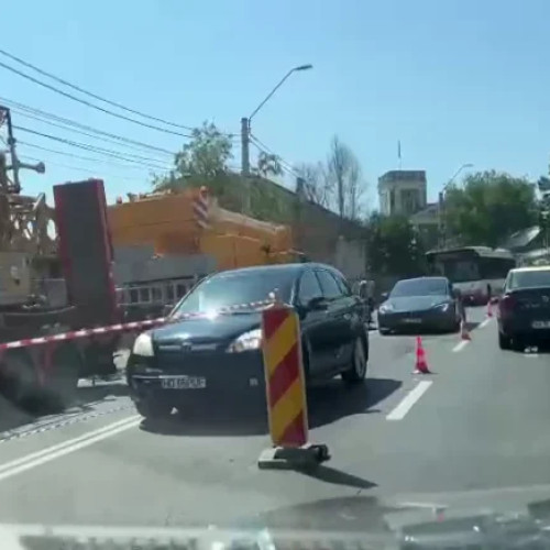 Trafic îngreunat pe strada Smeurei din cauza lucrărilor de construcție