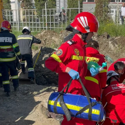 Un bărbat de 46 de ani și-a pierdut viața, strivit de malul râului în timp ce își plimba câinele