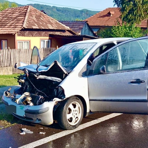 Accident rutier în Mihaești: o femeie rănită și un incendiu lichidat de pompieri