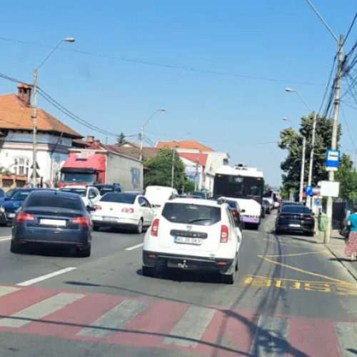 Trafic îngreunat între Nordul Piteștiului și Dedeman din cauza lucrărilor de asfaltare