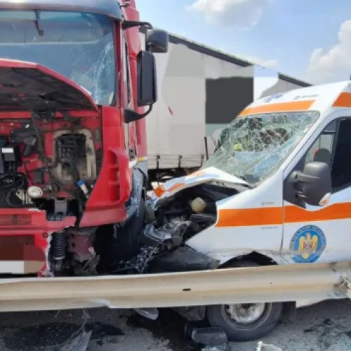 Accident pe Autostrada Pitești - București: o ambulanță lovită de un TIR