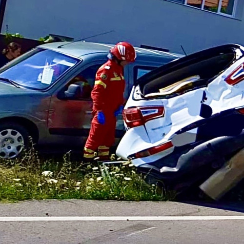 Accident rutier în Argeș, cu două autoturisme implicate