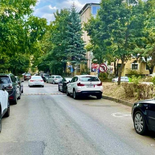 Un alt limitator de viteza amplasat pe o strada din Pitesti