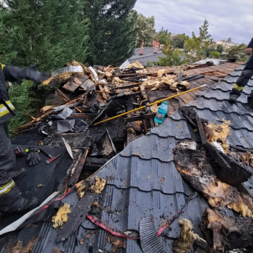 Incendiu devastator în Trivale! Pompierii se străduiesc să stingă flăcările