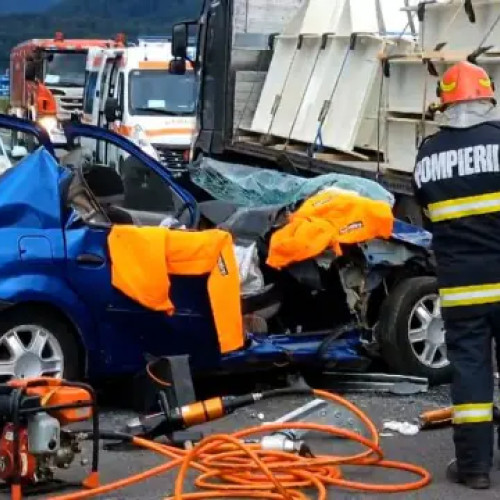 Incident grav pe şosea: un tânăr și un bărbat, răniți după un accident