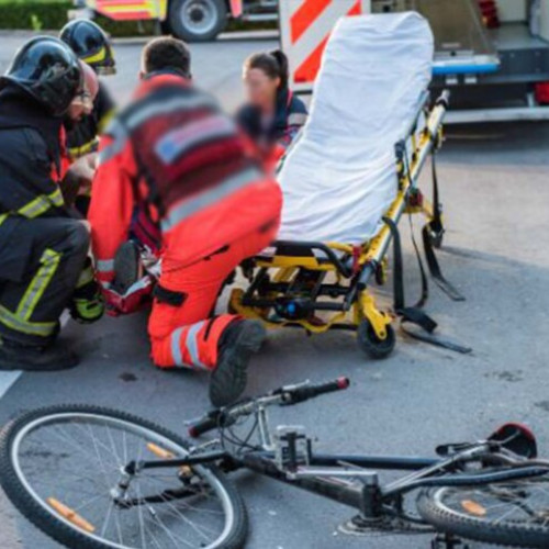 Accident grav în Cluj: un copil de 14 ani a căzut de pe bicicletă