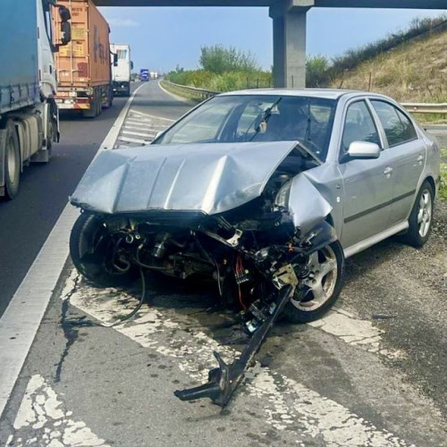 Accident rutier pe A1, km 98, implicând două vehicule