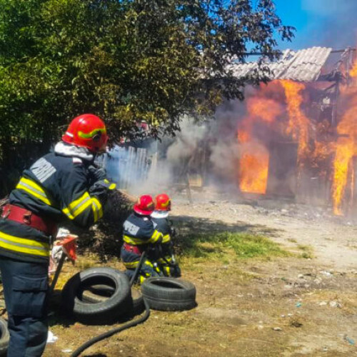 Incendiu devastator într-o gospodărie din comuna Vulturești, Argeș