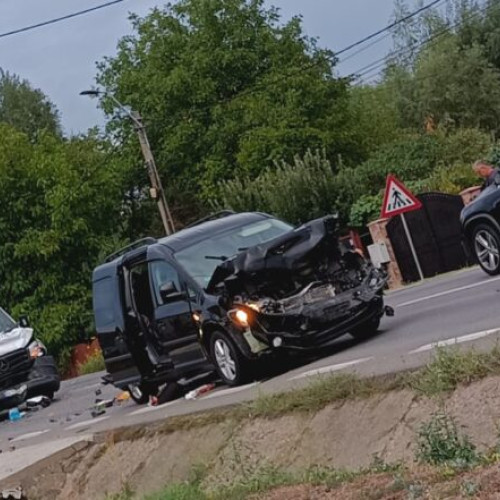 Accident rutier în Valea Ursului: Două persoane rănite