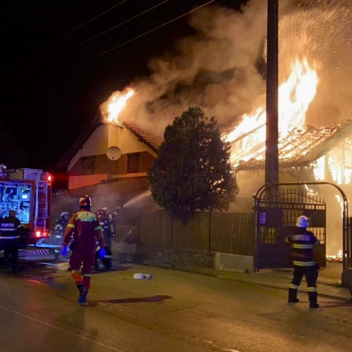 Incendiu în Argeș: Două clădiri afectate și o persoană cu atac de panică