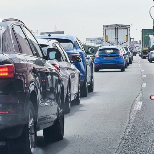 Traficul rutier pe Autostrada Pitești - București, îngreunat de cozi lungi