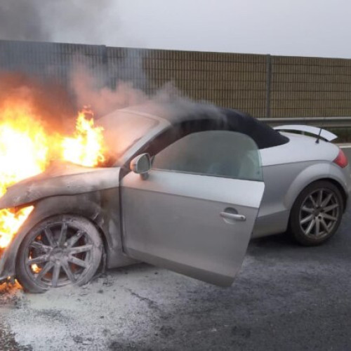 Incendiu la un autoturism pe Autostrada Pitesti - Bucuresti