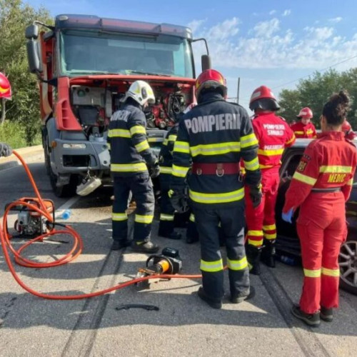 Tânăr de 25 de ani grav rănit într-un accident rutier