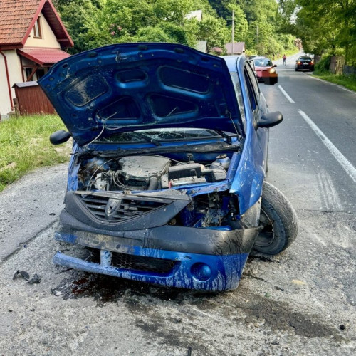 Accident rutier în comuna Corbeni: autoturism intrat într-un cap de pod