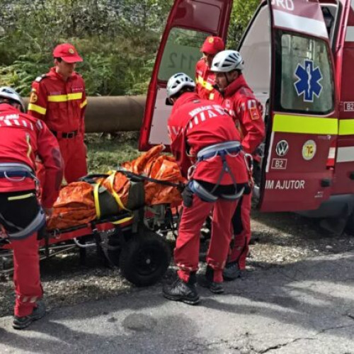 Accident grav în fața Guvernului: Un pieton lovit de un motociclist al Poliției