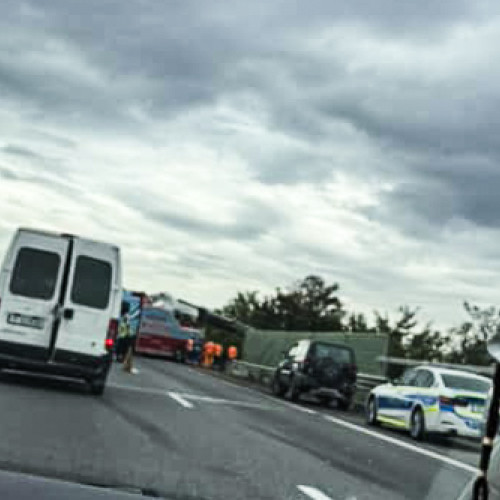 Traficul pe Autostrada București - Pitești îngreunat din cauza unui TIR răsturnat