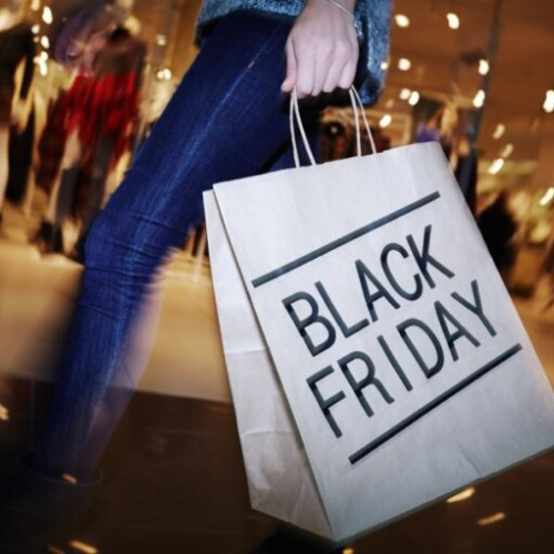 Black Friday aduce reduceri spectaculoase în România pe 8 noiembrie