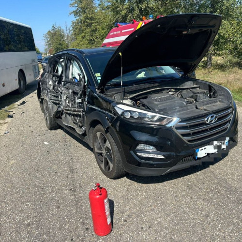 Accident între un autoturism și o autoutilitare în Argeș