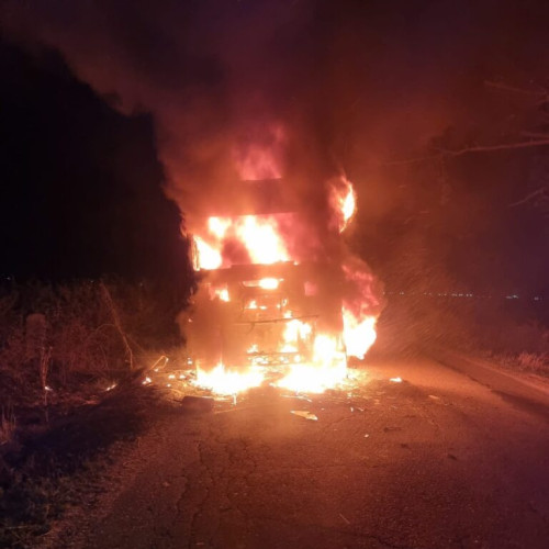 Cap tractor mistuit de flăcări în comuna Suseni