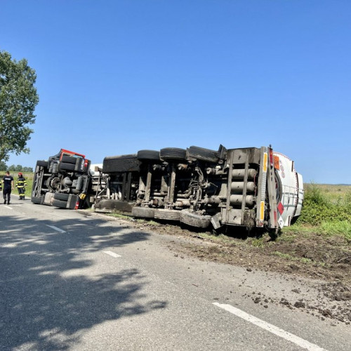 Tir cu cisterna răsturnat în Ciofrangeni, județul Argeș