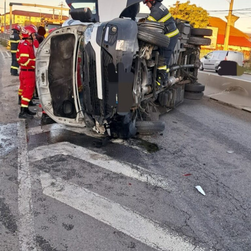 Accident grav langa Pitesti: Pompierii intervin la o duba rasturnata