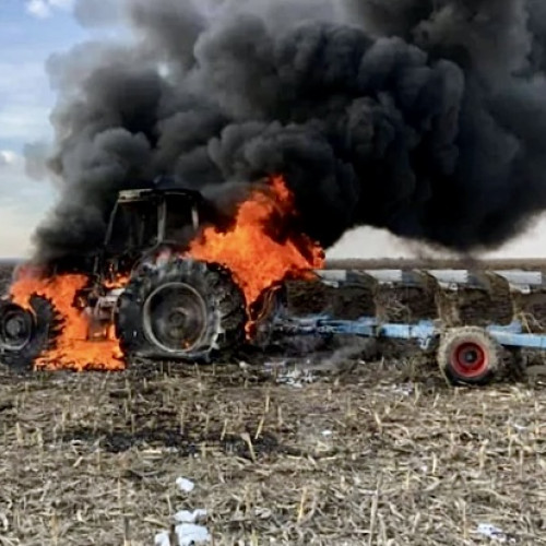 Tractor în flăcări la Ștefănești, Argeș