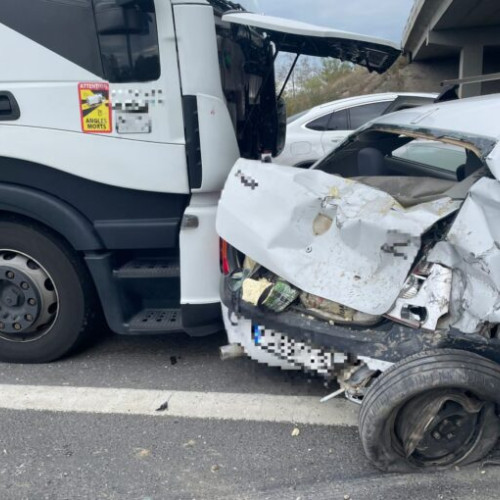 Trei răniți în urma unui accident pe autostrada București-Pitești