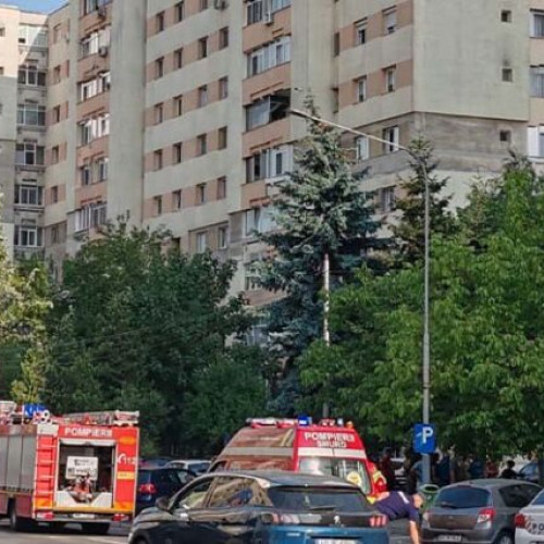 Incendiu de mici proporții într-un bloc din Pitești, pompierii intervin rapid