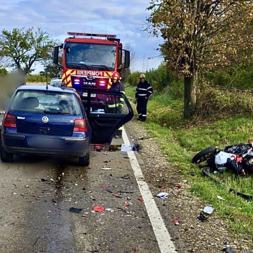 Accident între un autoturism și o motocicletă în Argeș