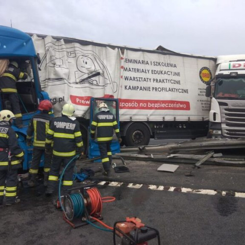 Impact devastator între două TIR-uri și o mașină pe autostrada A1