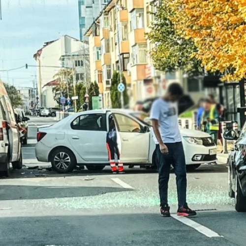 Accident între două autoturisme pe strada I.C Brătianu