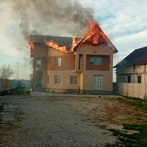 Incendiu devastator în comuna Rătești, județul Argeș