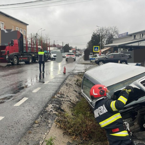Accident rutier în comuna Lunca Corbului, Argeș, implicând două vehicule