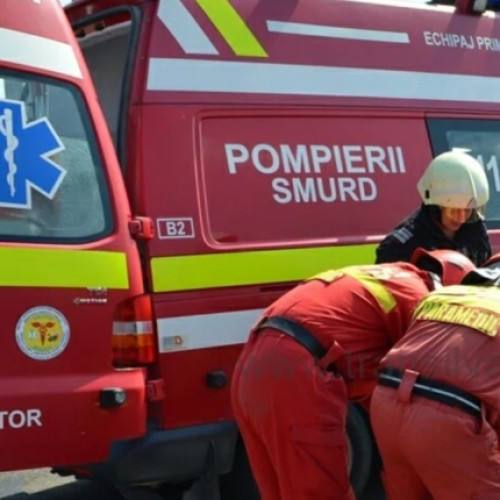 Impact violent între microbuze și autoturism: Nouă persoane la spital!