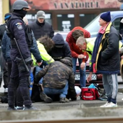 Adolescent de 17 ani, agresat cu brutalitate în autobuz! Transportat în stare gravă la spital!