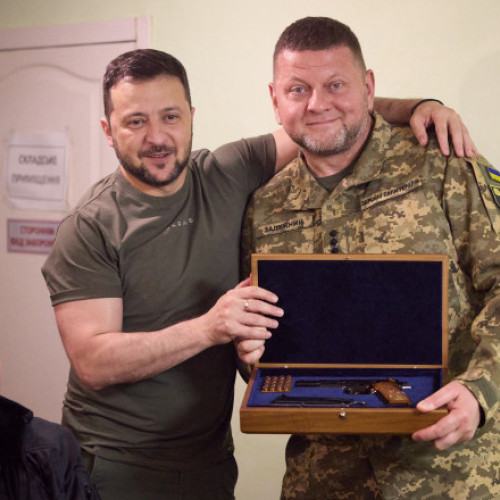 Volodimir Zelenski vs Valeri Zalujnîi. Pe cine ar vota ucrainenii la alegerile prezidențiale