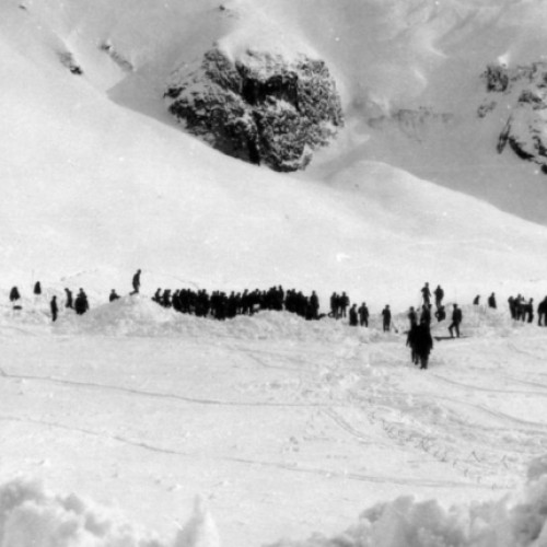 Avalanșă de mari dimensiuni la Bâlea Lac: Corturi îngropate în zăpadă!