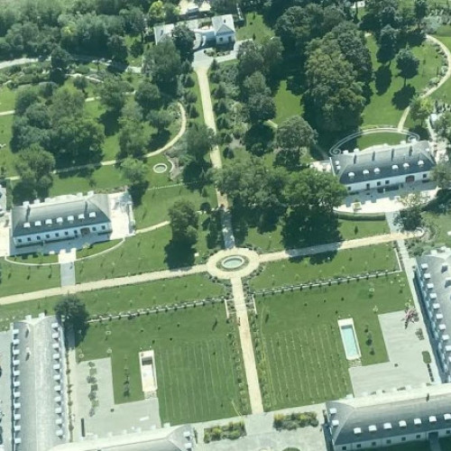 Galerie Foto Scandal în Ungaria din cauza reședinței de vară a premierului Orbán. Palmieri, garaj subteran și zoo privată „ca cea a lui Ianukovici”