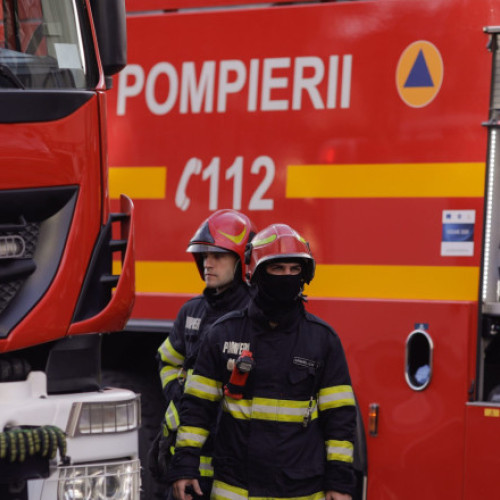 Incendiu de vegetație pe 40 de hectare, la limita județelor Ilfov și Giurgiu. 17 autospeciale, trimise la fața locului