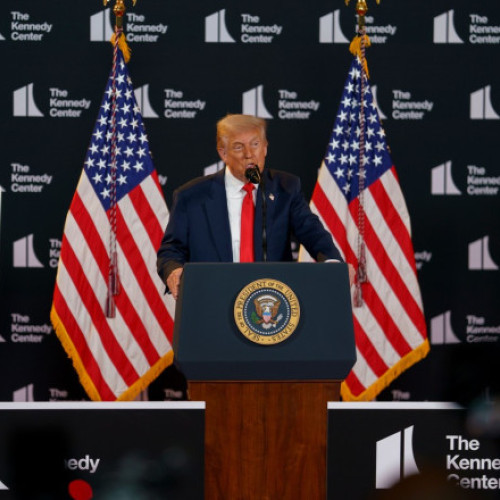 Donald Trump: „Am pus capăt politicii woke” la Kennedy Center. Sylvester Stallone și Gloria Gaynor, premiați la Washington