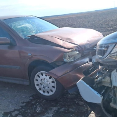 Accident rutier în localitatea Cătească: Trafic îngreunat după impactul violent dintre o dubă și o mașină