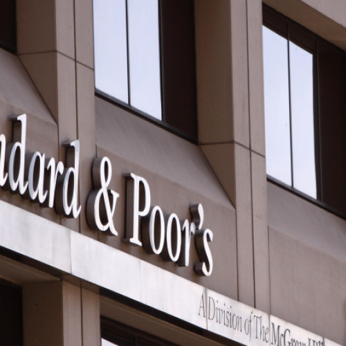 S&P menține ratingul României pe ultima treaptă recomandată pentru investitori