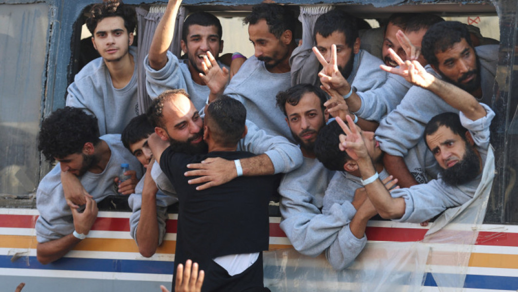 Autobuze cu deținuți palestinieni au ajuns în sudul Fâșiei Gaza după un schimb cu Israel
