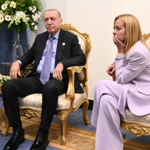 Erdoğan îi promite lui Meloni că o va convinge să renunțe la fumat la summitul de pace din Egipt