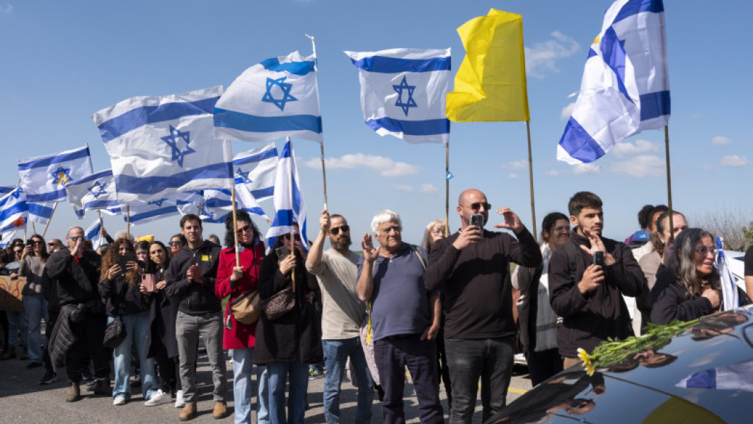 Hamas a predat patru cadavre ale ostaticilor morți armatei israeliene în cadrul unui acord de încetare a focului