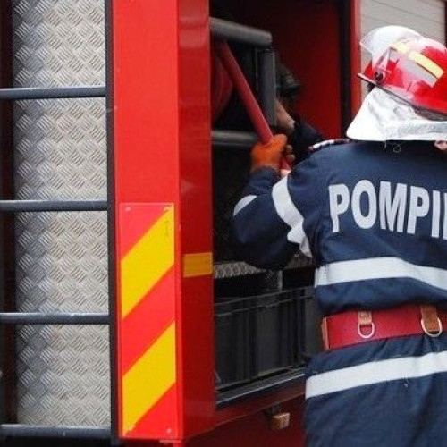 Alarmă de urgență la Budeasa: Pompierii argeșeni au intervenit pentru stingerea unui incendiu