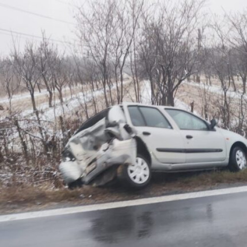 Trafic blocat la intrarea în Morărești, după ce o mașină a fost distrusă într-un accident rutier!