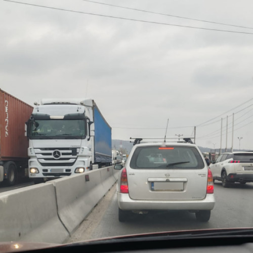 Haos în trafic la Pitești! Circulația este blocată la ieșirea din oraș către Autostrada A1 și Vâlcea!