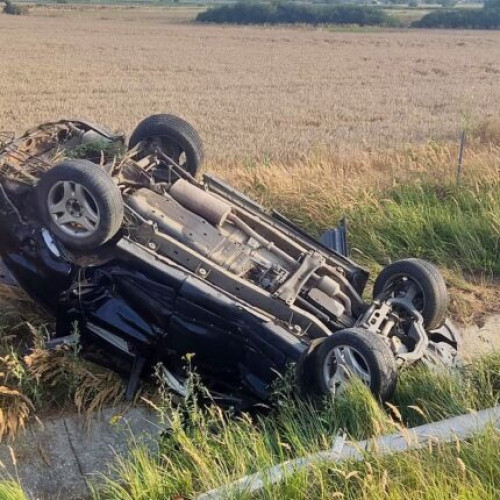 Accident grav la Dâmbovicioara: Mașina răsturnată în urmă cu scurt timp! Traficul îngreunat în zonă!